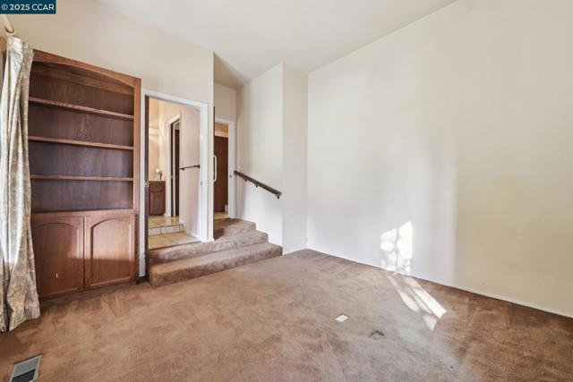 58 Saint Andrews Ln, Alamo CA: https://media.crmls.org/mediaz/08b8f594-6117-4c01-b35b-4a5fc4e417f2.jpg