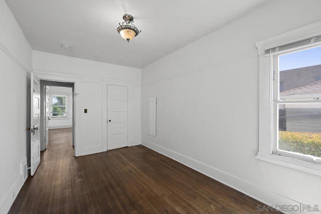 1821 25 Cypress Ave, San Diego CA: https://media.crmls.org/mediaz/08b94f6f-7a78-4486-b2ff-4f418e2da808.jpg