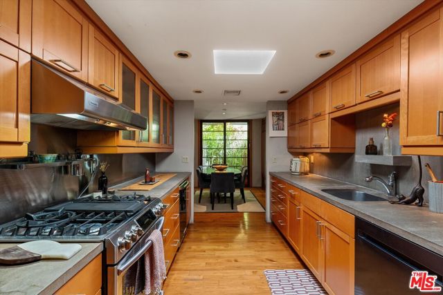 465 N Calle Rolph, Palm Springs CA: https://media.crmls.org/mediaz/08b9c9f6-42ce-48bf-b67a-32c639757faa.jpg