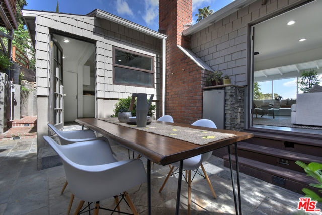 15200 Del Gado Drive, Sherman Oaks CA: https://media.crmls.org/mediaz/08ba20d5-a2bd-49f3-8b8d-0787f8b0eb7b.jpg