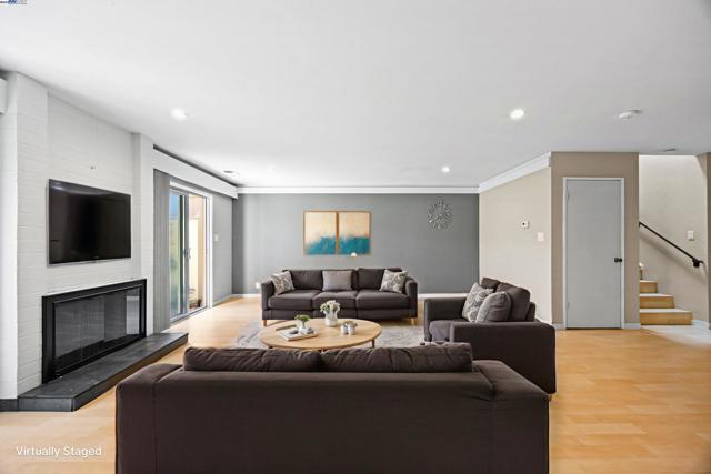 3315 Willis Lane, Alameda CA: https://media.crmls.org/mediaz/08babaae-bcc8-4d18-8f37-1df607f2cb7b.jpg