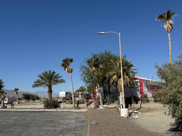 2715 Sea Garden Avenue, Thermal CA: https://media.crmls.org/mediaz/08badc70-5599-4613-b5de-1586c9ef2cab.jpg