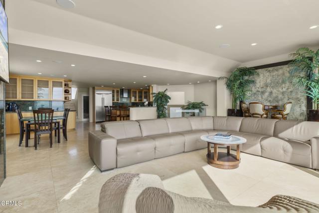 3629 Ocean Drive, Oxnard CA: https://media.crmls.org/mediaz/08bb85e0-2940-4a50-9627-6a634e6cbce2.jpg