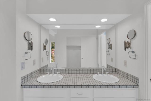 6426 Caminito Listo, San Diego CA: https://media.crmls.org/mediaz/08bbe718-fec7-442b-ad96-631746e0557e.jpg