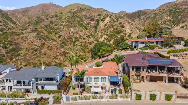 518 Lincoln Drive, Ventura CA: https://media.crmls.org/mediaz/08bbf2df-f599-45bc-b4cc-7c6406a9d4a8.jpg
