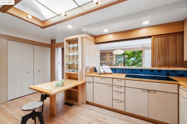 7046 Cutting Blvd, El Cerrito CA: https://media.crmls.org/mediaz/08bd0681-a14c-4617-b146-b466b3351dfe.jpg