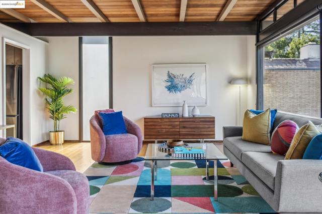 5855 Chelton Dr, Oakland CA: https://media.crmls.org/mediaz/08bd3153-7e88-47e8-b0f2-e96ec774cf6f.jpg