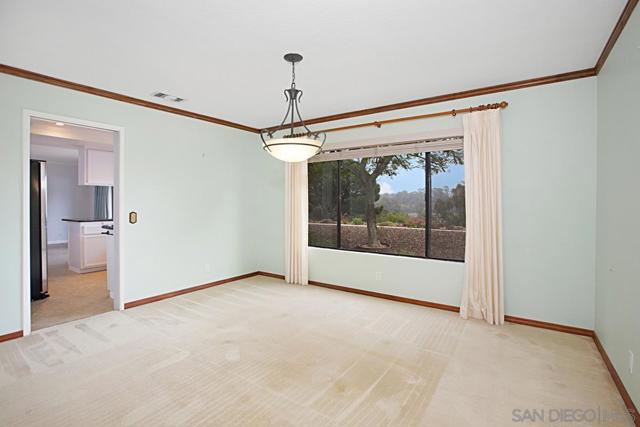10751 Oakbend Dr, San Diego CA: https://media.crmls.org/mediaz/08bdd151-02c3-4f1a-bd1f-258124ed37ba.jpg