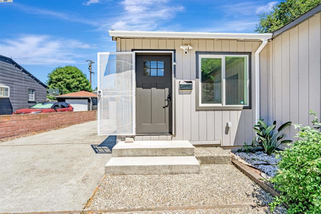 24576 Oneil Ave, Hayward CA: https://media.crmls.org/mediaz/08be0e7d-41bf-462e-acf1-234e5ac966a4.jpg
