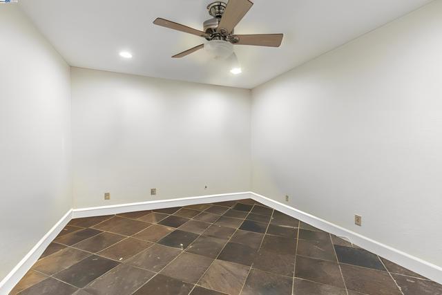 2256 Cove Ct, Discovery Bay CA: https://media.crmls.org/mediaz/08bf3f9c-0602-483d-a2bd-6f49b9f2cc09.jpg