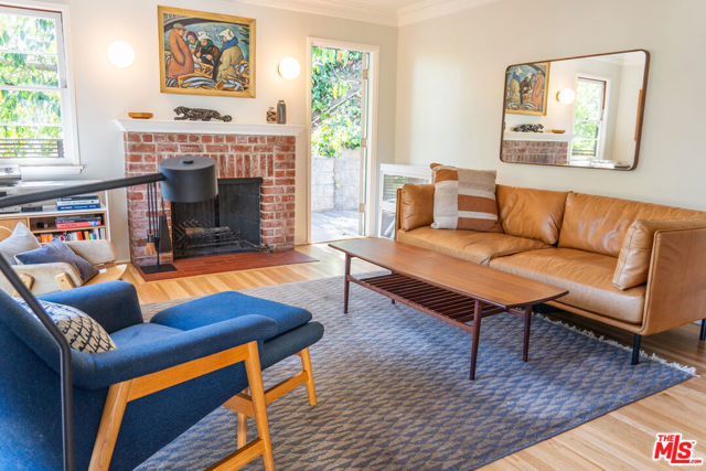 2434 Cazaux Place, Los Angeles CA: https://media.crmls.org/mediaz/08bf4bf8-0806-4ecc-b40a-53cd79ebd43e.jpg