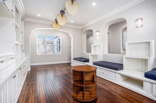 1049 S WEDGEWOOD DR, San Ramon CA: https://media.crmls.org/mediaz/08bf55cb-b915-427b-b36b-2c53cf70a143.jpg