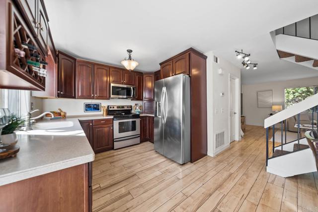 Detail Gallery Image 5 of 22 For 10658 King Phillip Ct., Santee,  CA 92071 - 3 Beds | 1/1 Baths