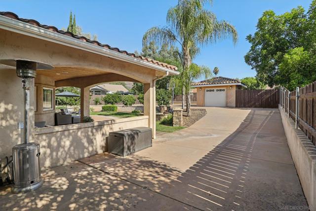 16112 Arena Drive, Ramona CA: https://media.crmls.org/mediaz/08bf8edc-4a55-453c-995b-ca5635310756.jpg