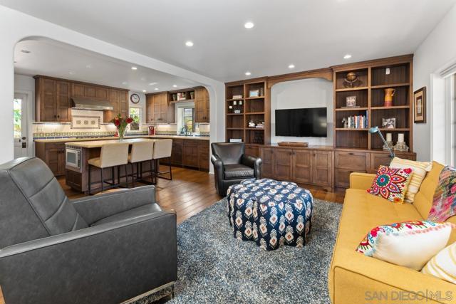 7344 Olivetas Ave, La Jolla CA: https://media.crmls.org/mediaz/08bfffb4-b398-4a1d-a885-b5f95daf0931.jpg