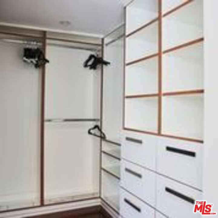 https://media.crmls.org/mediaz/08c08843-1a2e-48f5-893a-7dfbe3fa9da5.jpg?preset=X-Large