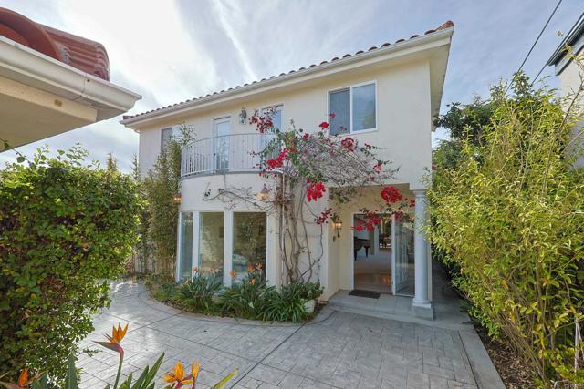638 Margarita Ave, Coronado CA: https://media.crmls.org/mediaz/08c088a4-f802-4dd0-9a89-fa5671011fab.jpg