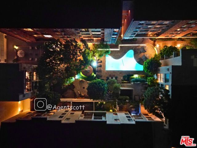 1440 Veteran Avenue, Los Angeles CA: https://media.crmls.org/mediaz/08c132aa-56a2-438a-a96e-1d116aea68fd.jpg