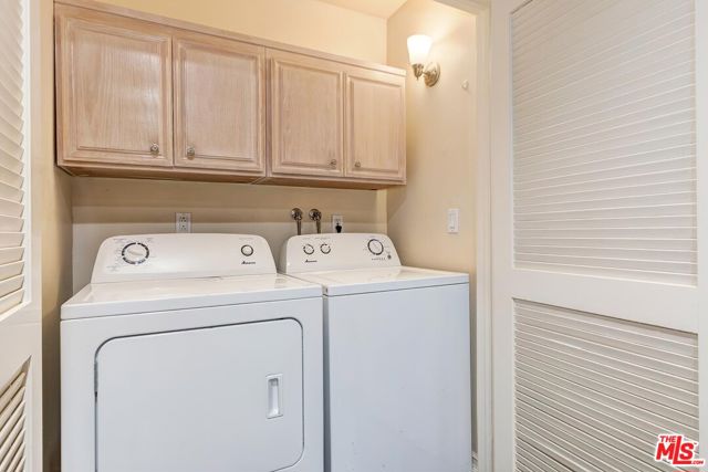 211 CALIFORNIA Avenue, Santa Monica CA: https://media.crmls.org/mediaz/08c155d7-786c-4a8d-b588-861d7a6529f3.jpg