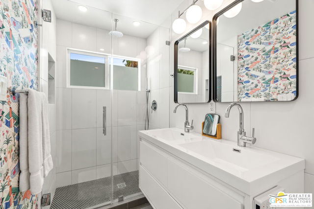 281 E Ocotillo Avenue, Palm Springs CA: https://media.crmls.org/mediaz/08c185a5-50c9-4791-8166-2405c822c2f3.jpg
