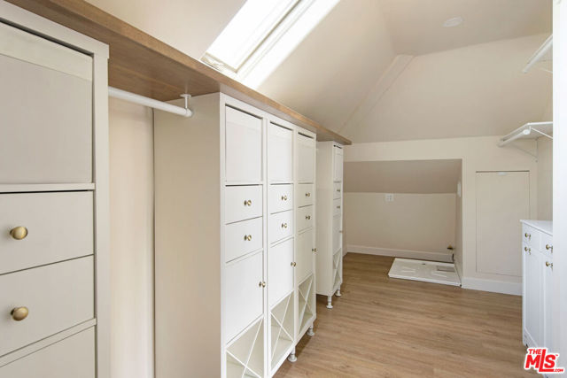 844 E Kensington Road, Los Angeles CA: https://media.crmls.org/mediaz/08c1e2be-af09-447a-99d6-a9d86feba0c5.jpg