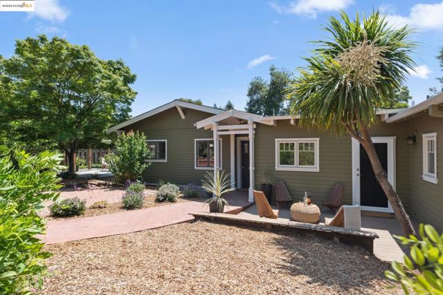 2181 Andrews St, Oakland CA: https://media.crmls.org/mediaz/08c22aea-f39d-417a-b818-d4982ce1d231.jpg