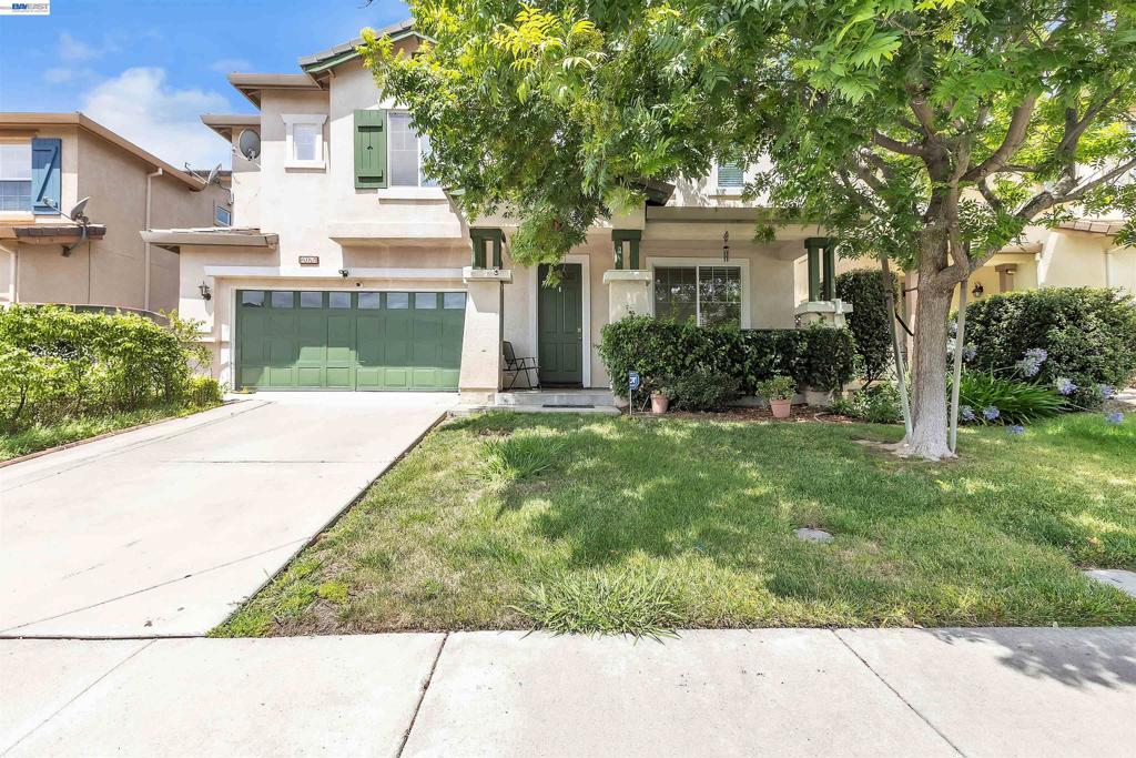 2076 Catalpa Way