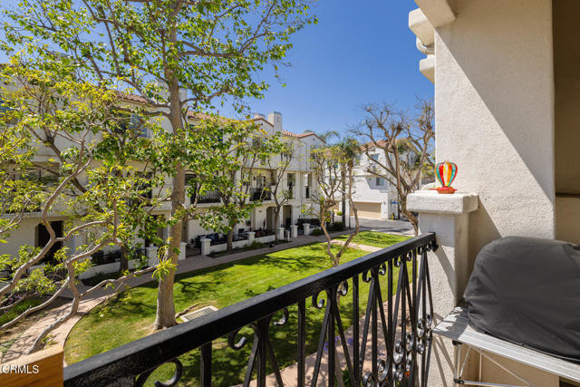 148 Beach Side Court, Ventura CA: https://media.crmls.org/mediaz/08c3baef-9fe7-4ab7-8796-4a3c87f2d67b.jpg