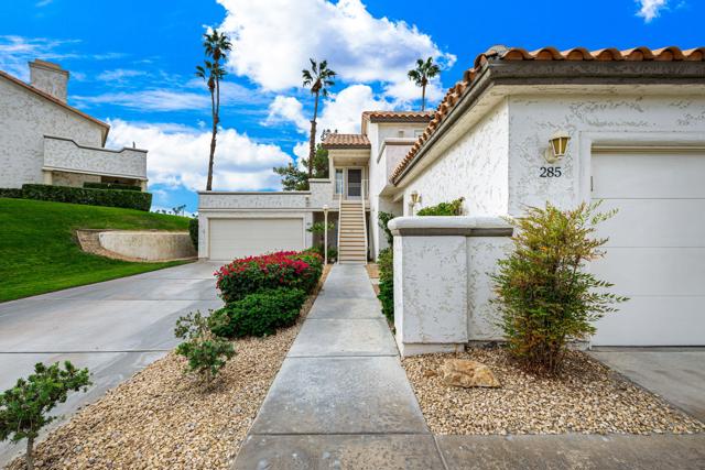 285 Desert Falls E Drive, Palm Desert CA: https://media.crmls.org/mediaz/08c41ccb-0f49-4081-96a9-74361a7dfc82.jpg