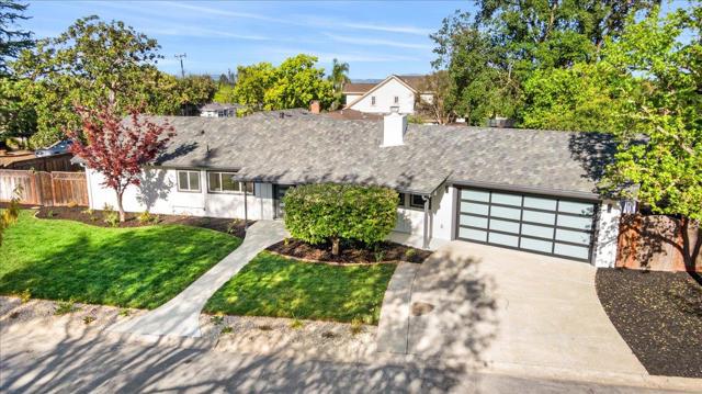 15640 Gardenia Way, Los Gatos CA: https://media.crmls.org/mediaz/08c4abdb-d50d-4277-b388-0908e6e92dd4.jpg