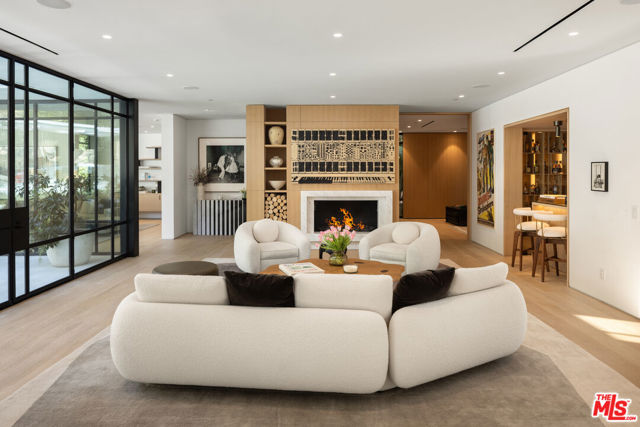 9509 Heather Road, Beverly Hills CA: https://media.crmls.org/mediaz/08c4ad04-1f7e-4829-82dc-19f6b32e3544.jpg