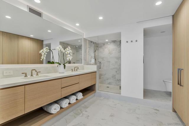 1830 Avenida Del Mundo, Coronado CA: https://media.crmls.org/mediaz/08c4e584-0b88-4248-b8c0-c0ca3b1e1873.jpg