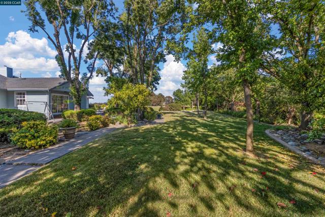 5435 Box R Ranch Rd, Vacaville CA: https://media.crmls.org/mediaz/08c521a7-ce33-47e2-aef0-682b0e9c7a07.jpg