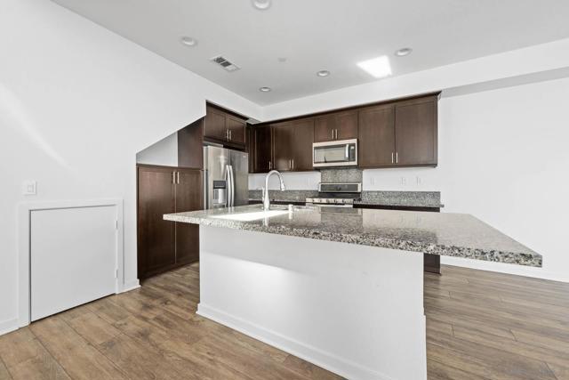 2053 Tango Loop, Chula Vista CA: https://media.crmls.org/mediaz/08c59a13-38ec-4475-b5ed-03815cb6a117.jpg