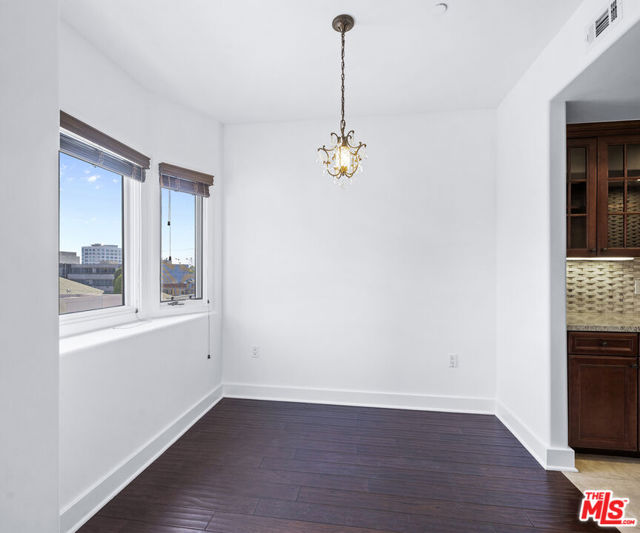 155 N Hamilton Drive, Beverly Hills CA: https://media.crmls.org/mediaz/08c65ee0-e7d7-4098-a9dd-c89fb65bfa0f.jpg