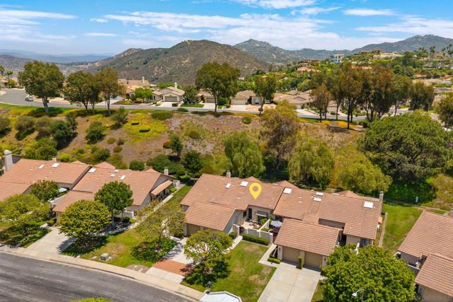 17909 Avenida Alozdra, San Diego CA: https://media.crmls.org/mediaz/08c6b9bd-17f2-44ca-ae47-f071bae5fab5.jpg