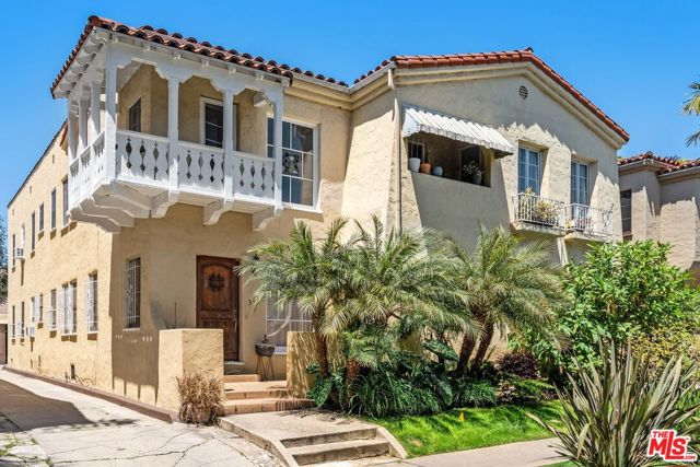 347 N Curson Avenue, Los Angeles CA: https://media.crmls.org/mediaz/08c6d8dc-7e75-415f-a2f3-7e23c0db7779.jpg