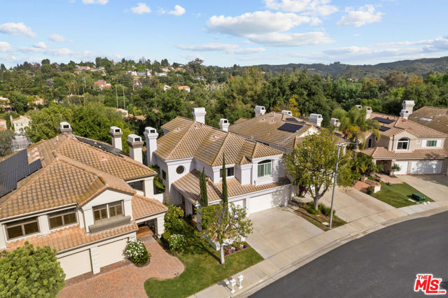 4370 Park Monte Nord, Calabasas CA: https://media.crmls.org/mediaz/08c74f9b-decc-4d07-9d34-14716bb6630a.jpg