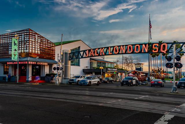 311 Oak Street, Oakland CA: https://media.crmls.org/mediaz/08c7bb2c-2197-4dd7-a1e1-bdef5d75eeb8.jpg