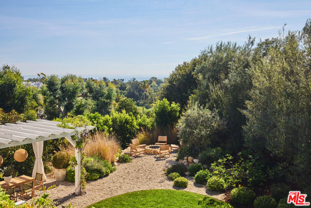 28830 Hampton Place, Malibu CA: https://media.crmls.org/mediaz/08c81034-b935-47f2-8e56-4e77fc44d47e.jpg