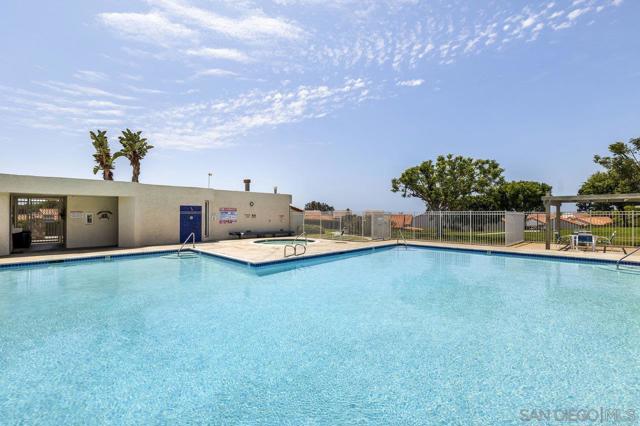902 Caminito Madrigal, Carlsbad CA: https://media.crmls.org/mediaz/08c852f4-831a-465c-a278-33ccaa02aa29.jpg