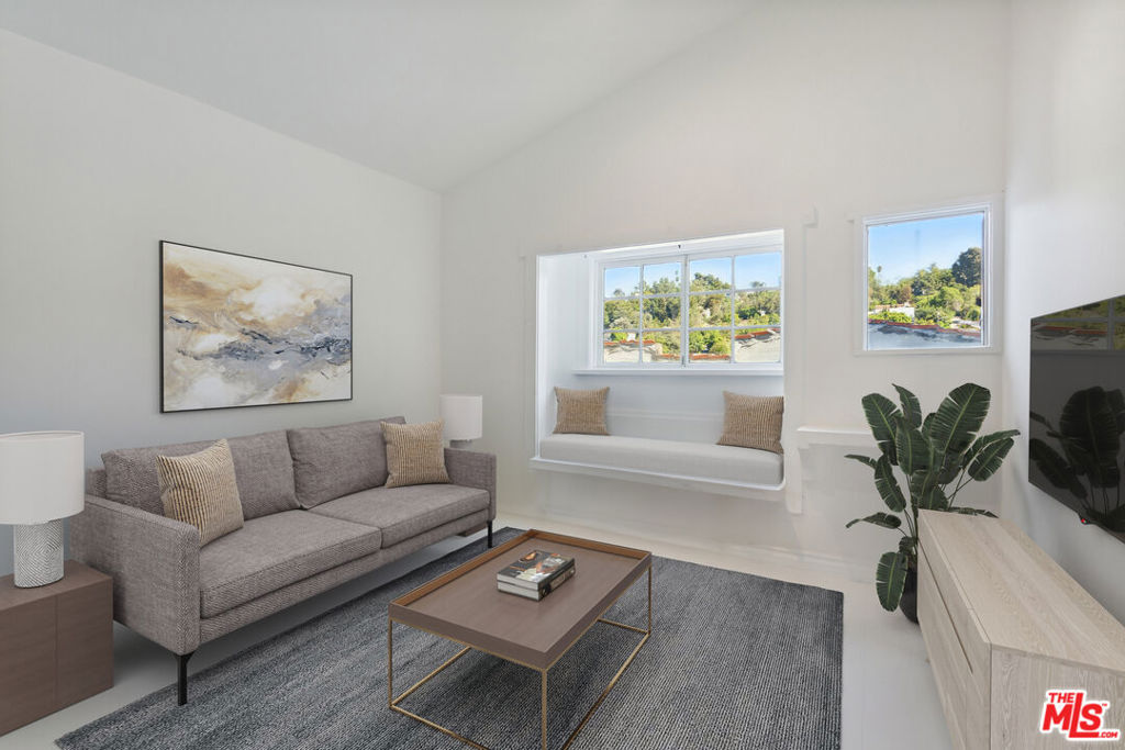 2165 Valentine Street #3