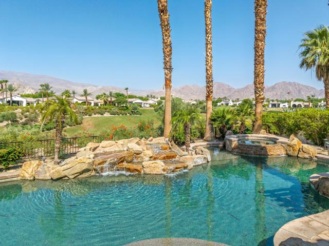 58445 Mijas, La Quinta CA: https://media.crmls.org/mediaz/08c9df83-770a-4a9e-b4c3-0c8a6f8e255c.jpg