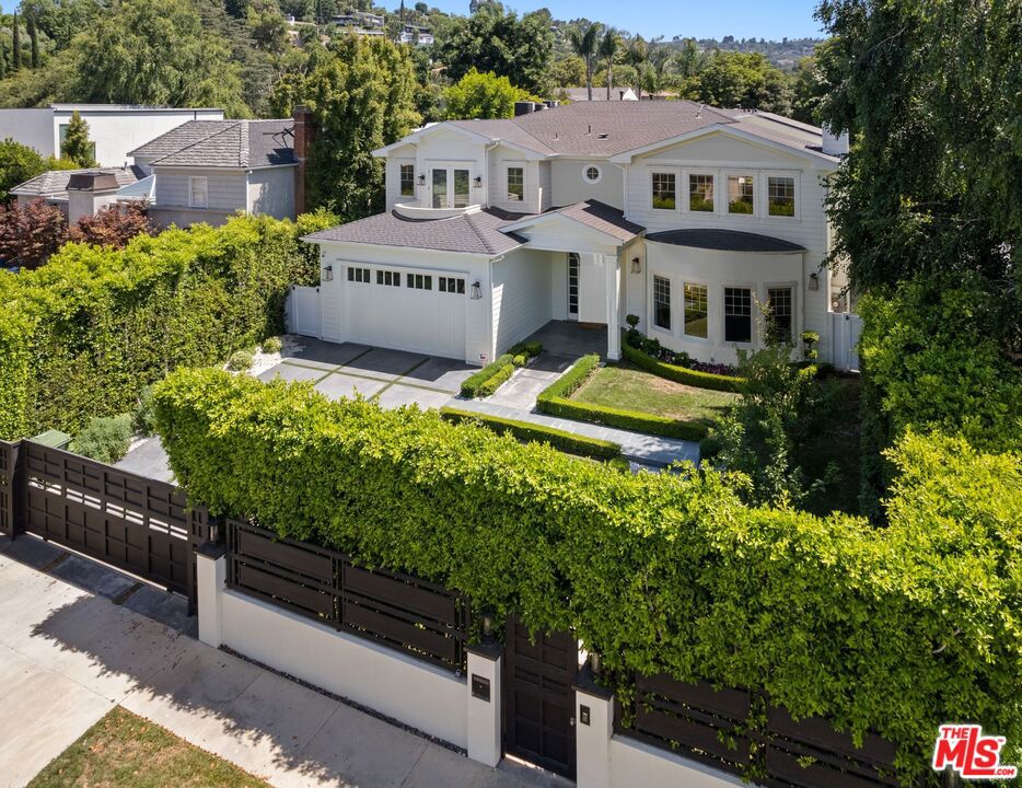 15272 Valley Vista Boulevard — architectural residence