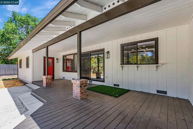1821 S Main St, Walnut Creek CA: https://media.crmls.org/mediaz/08ca7162-0563-42be-a4c1-b8aac952004f.jpg