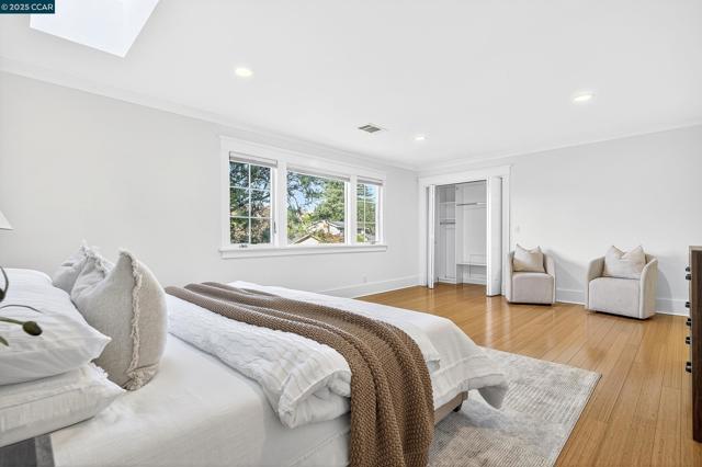1206 Rimer Dr, Moraga CA: https://media.crmls.org/mediaz/08ca7bba-6e17-461f-ba73-d6631d7d83c3.jpg