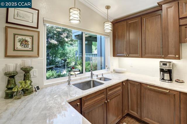 633 Terra California Dr, Walnut Creek CA: https://media.crmls.org/mediaz/08cab9e6-780e-4088-bc60-0eed33382806.jpg