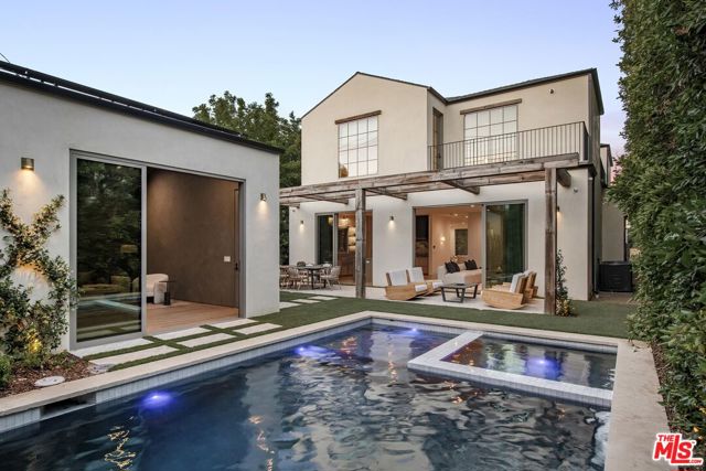 4209 Vantage Avenue, Studio City CA: https://media.crmls.org/mediaz/08cb0c12-a743-447d-ad27-4e6ad940888f.jpg