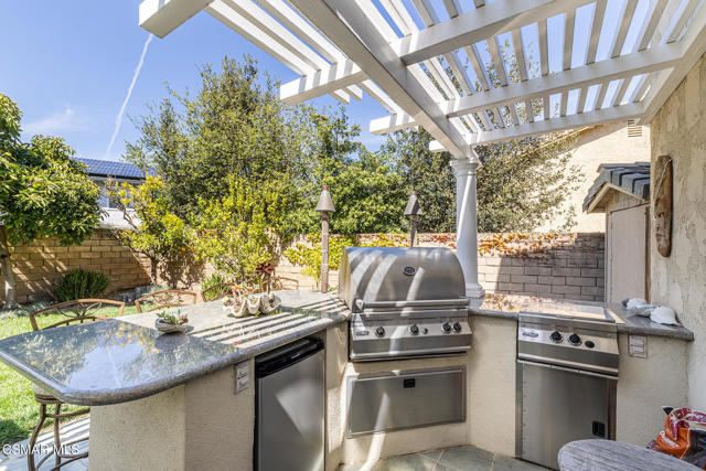 411 Blackhawk Drive, Newbury Park CA: https://media.crmls.org/mediaz/08cb0c64-a6b7-44ad-93c7-af7b96e1bec6.jpg