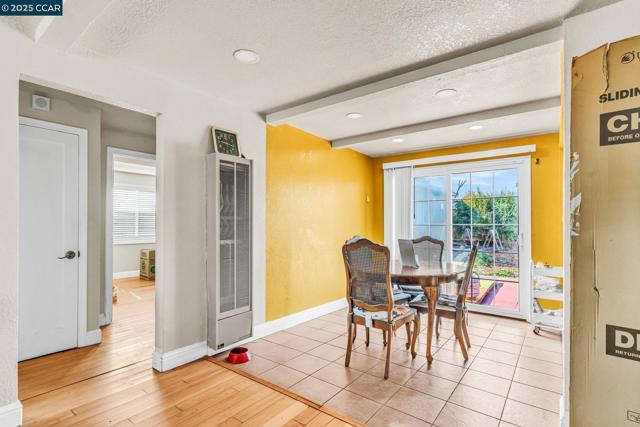 612 Thomas Dr, Richmond CA: https://media.crmls.org/mediaz/08cb2d15-19c3-4e9d-8b6a-5a067b178c40.jpg